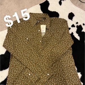 Button up shirts, all prices on the picture. All size large.